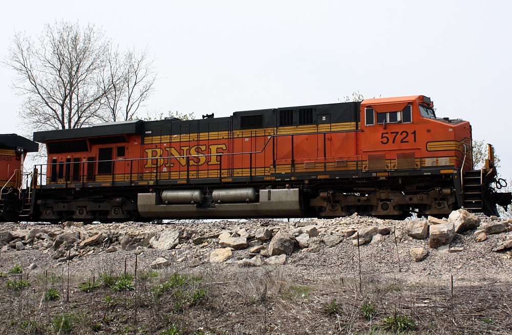 BNSF 5721